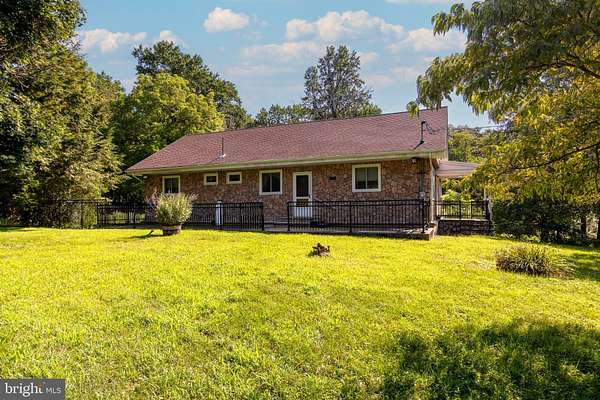 6.34 Acres of Residential Land with Home for Sale in Washington, New Jersey