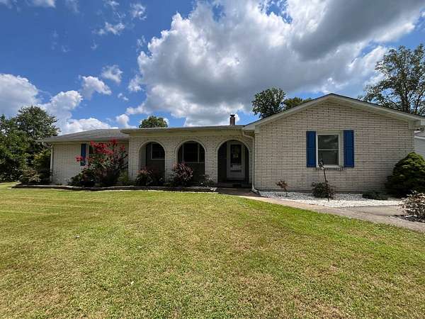 16.5 Acres of Land with Home for Sale in Columbia, Kentucky