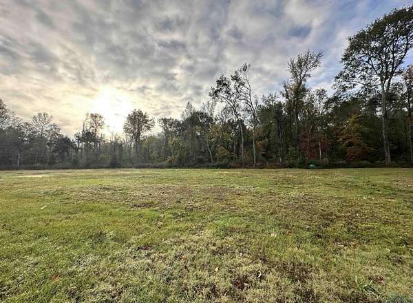 1.12 Acres of Residential Land for Sale in Marshall, Texas