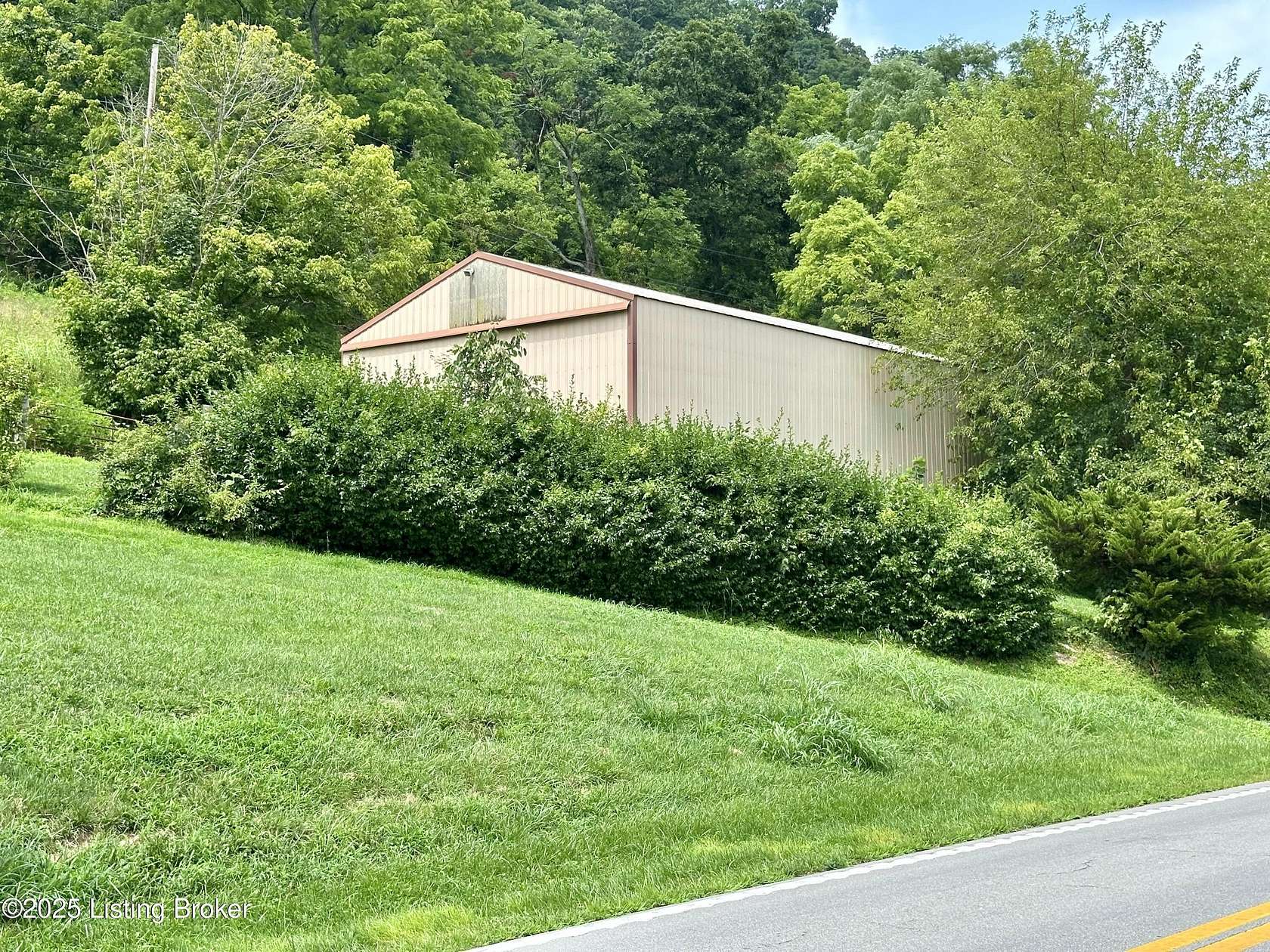 40 Acres of Recreational Land with Home for Sale in Carrollton, Kentucky