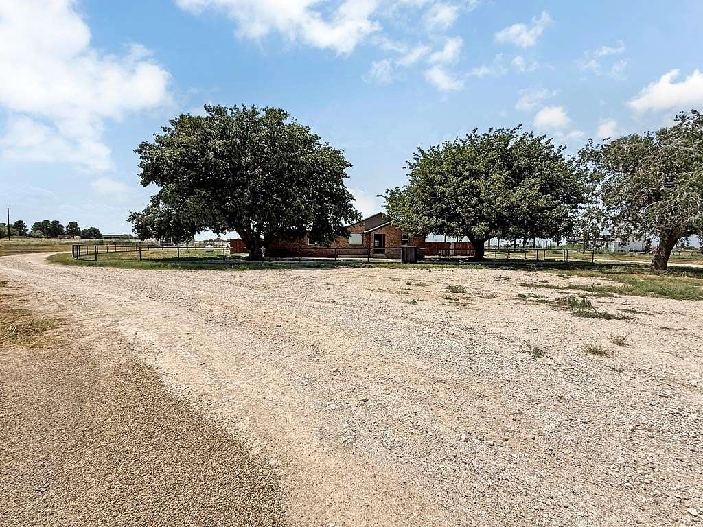 5 Acres of Residential Land with Home for Sale in Seminole, Texas
