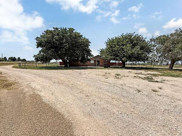 5 Acres of Residential Land with Home for Sale in Seminole, Texas
