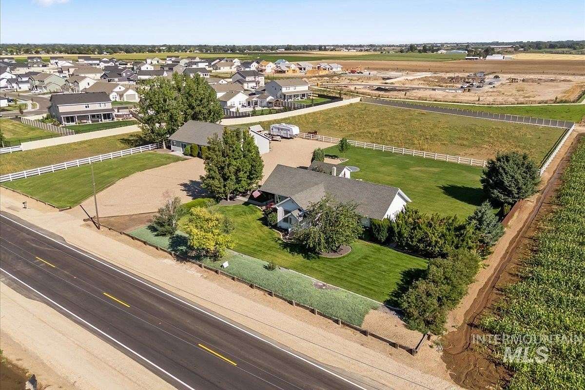 3.1 Acres of Residential Land with Home for Sale in Nampa, Idaho