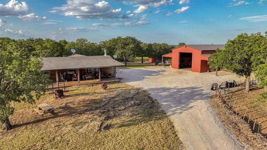 319 Acres of Land with Home for Sale in Olney, Texas