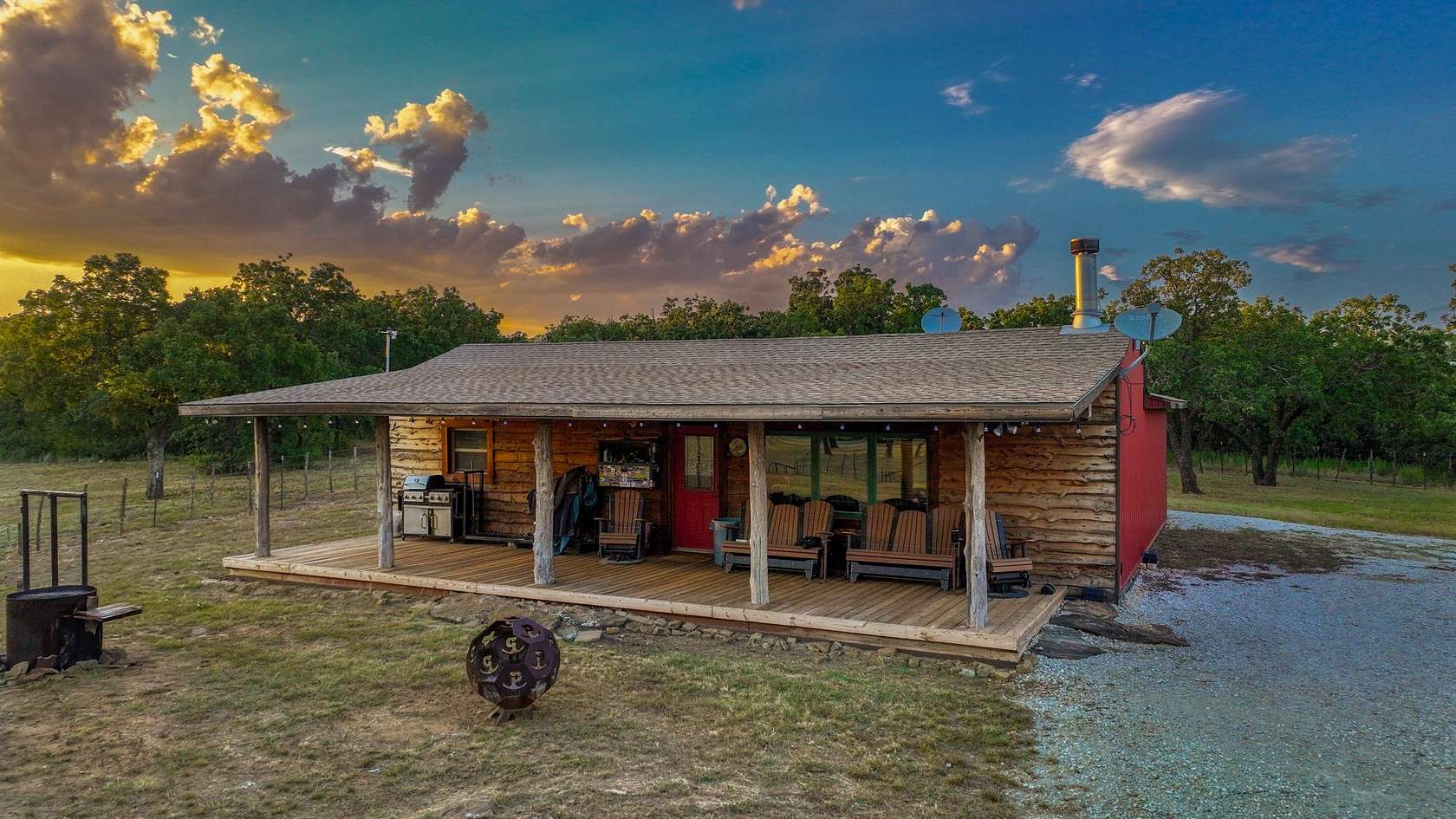 319 Acres of Land with Home for Sale in Olney, Texas