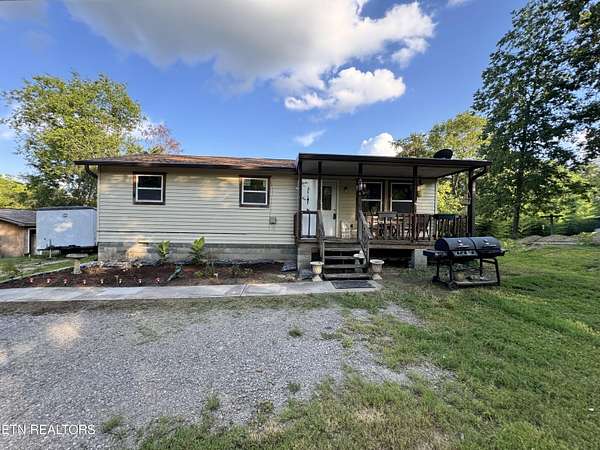 2 Acres of Residential Land with Home for Sale in Seymour, Tennessee