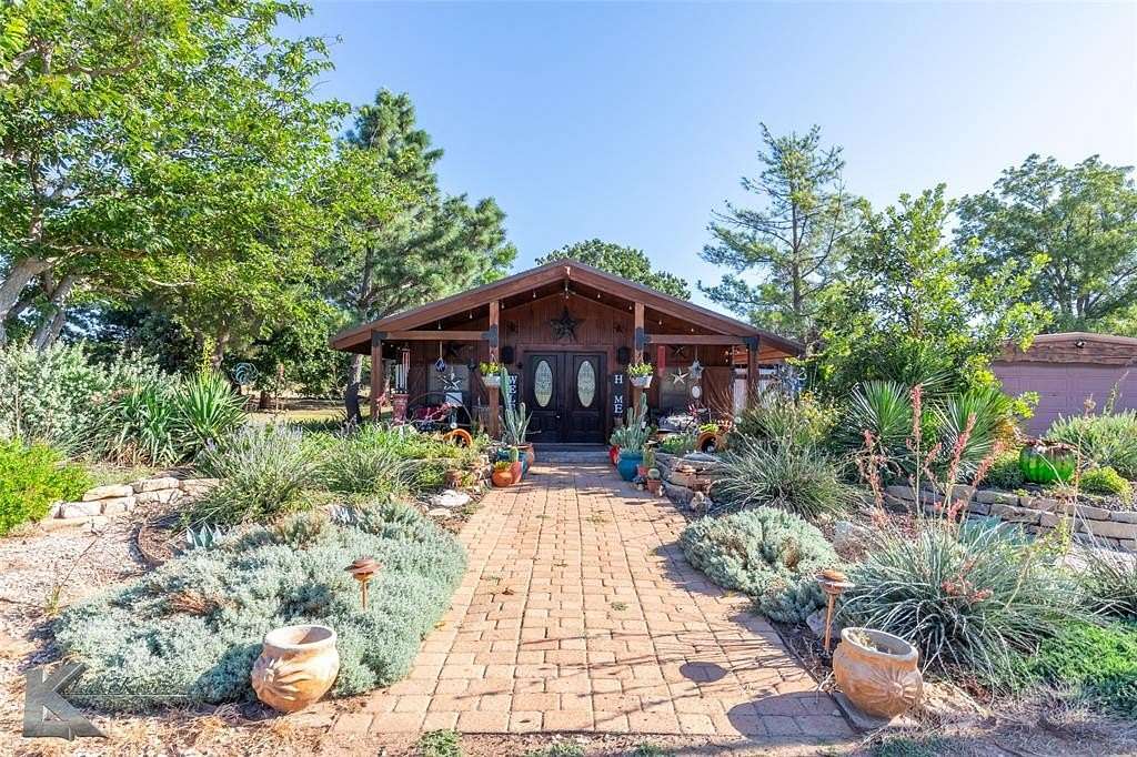 5 Acres of Residential Land with Home for Sale in Ovalo, Texas