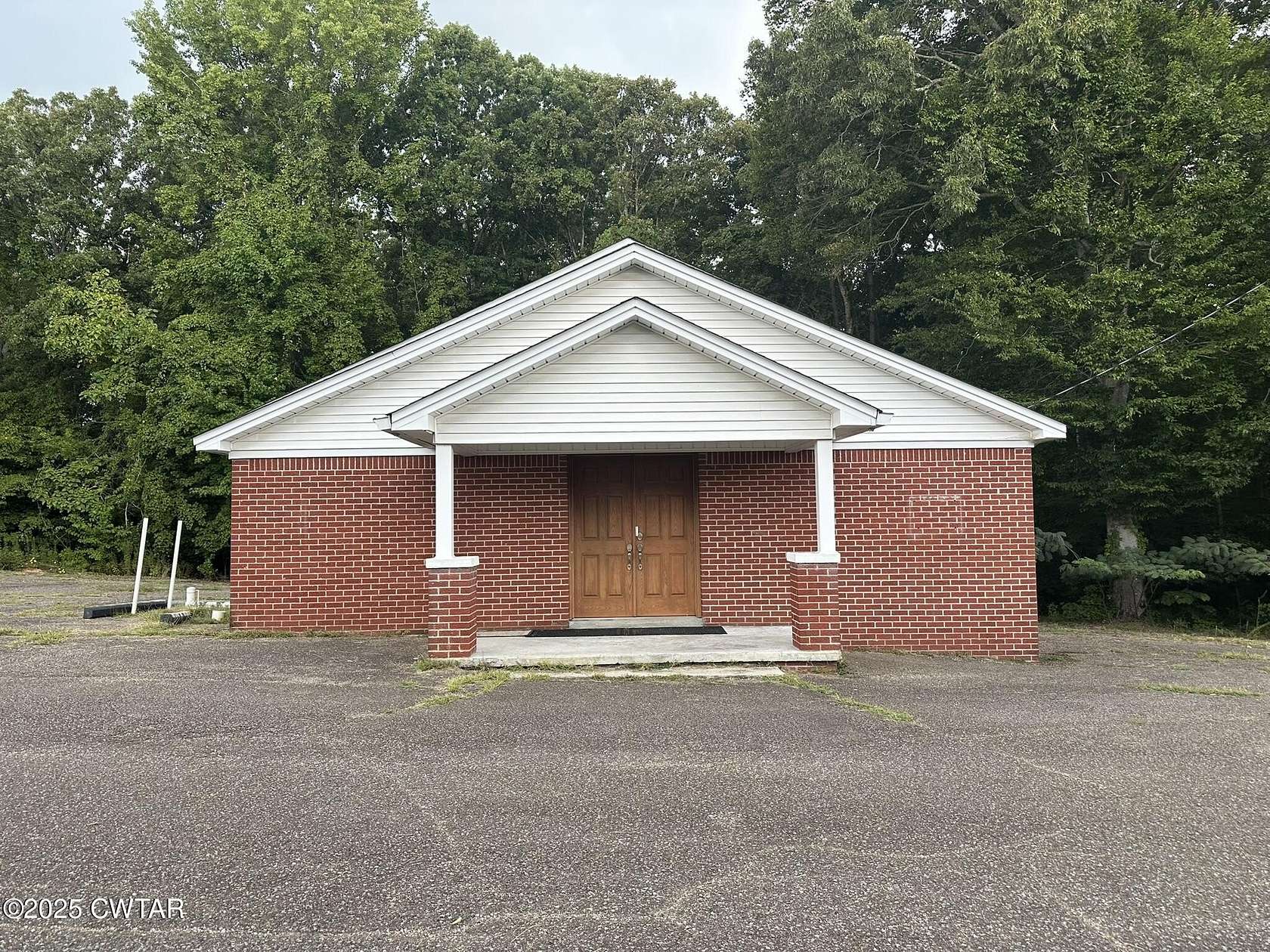 1.5 Acres of Improved Commercial Land for Sale in Luray, Tennessee