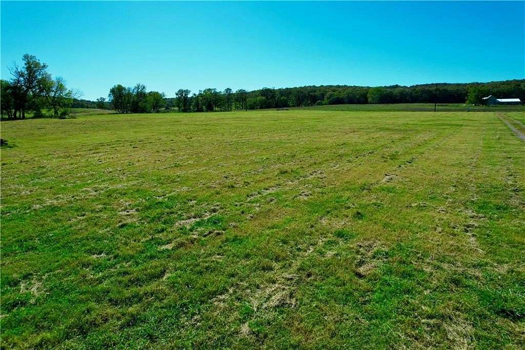 5 Acres of Land for Sale in Fayetteville, Arkansas