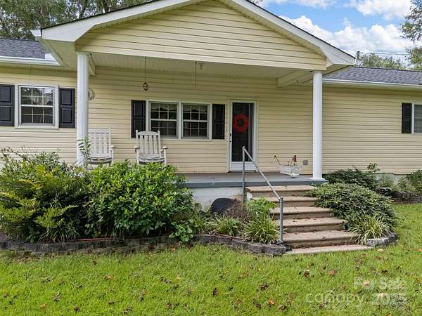 2 Acres of Residential Land with Home for Sale in Wellford, South Carolina