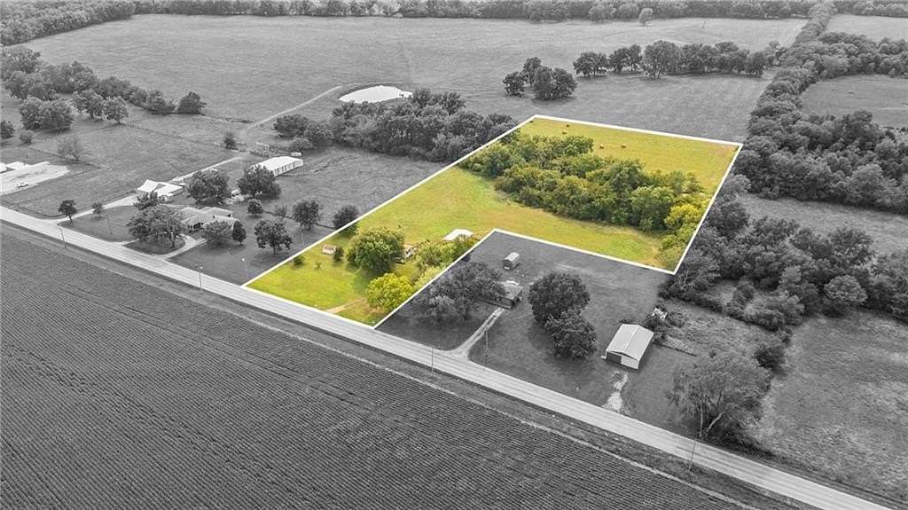 6 Acres of Residential Land with Home for Sale in Ottawa, Kansas