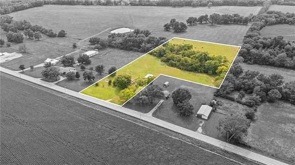 6 Acres of Residential Land with Home for Sale in Ottawa, Kansas