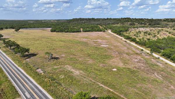 32 Acres of Land for Sale in Falls City, Texas