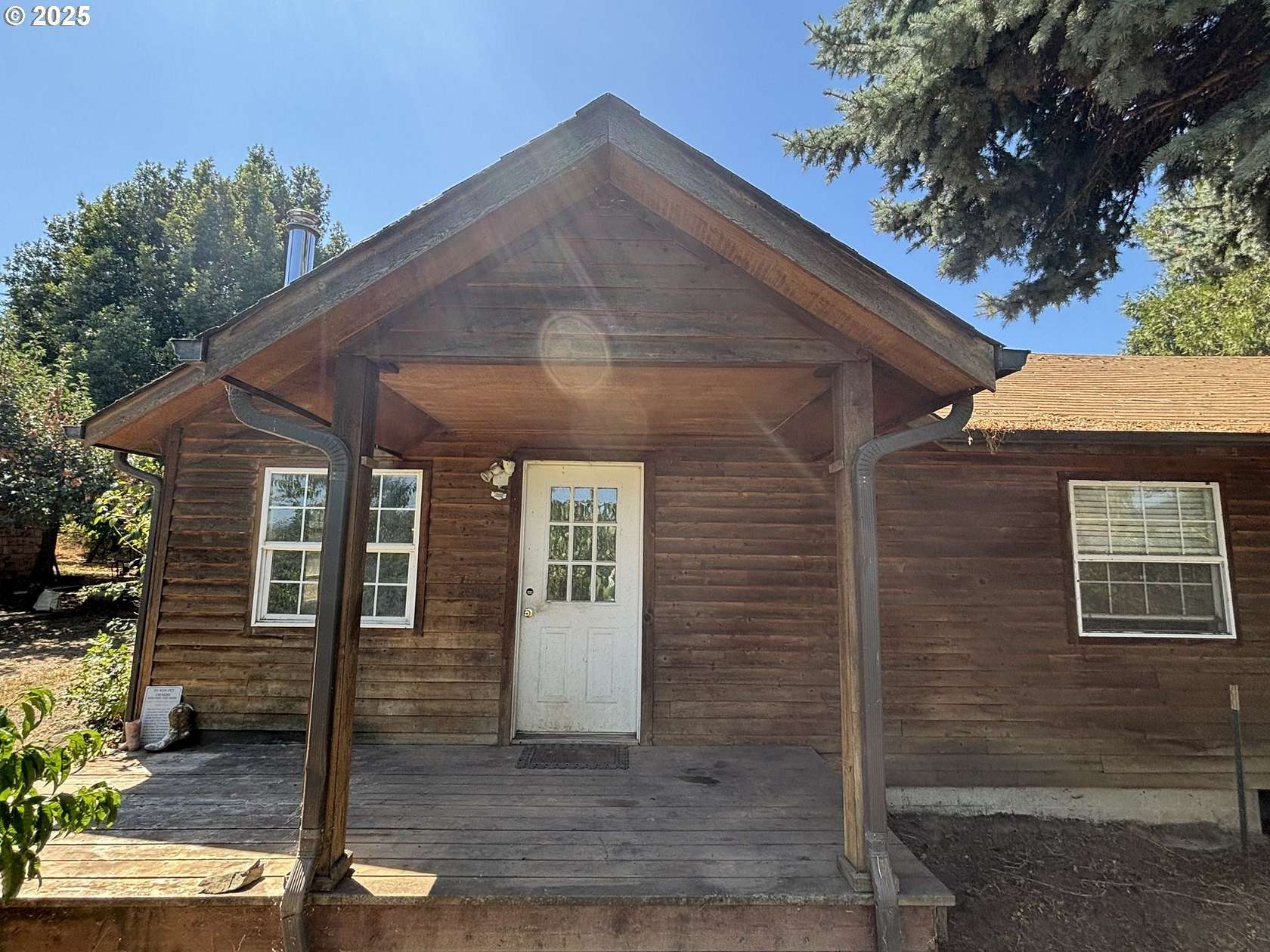 5 Acres of Residential Land with Home for Sale in Grants Pass, Oregon