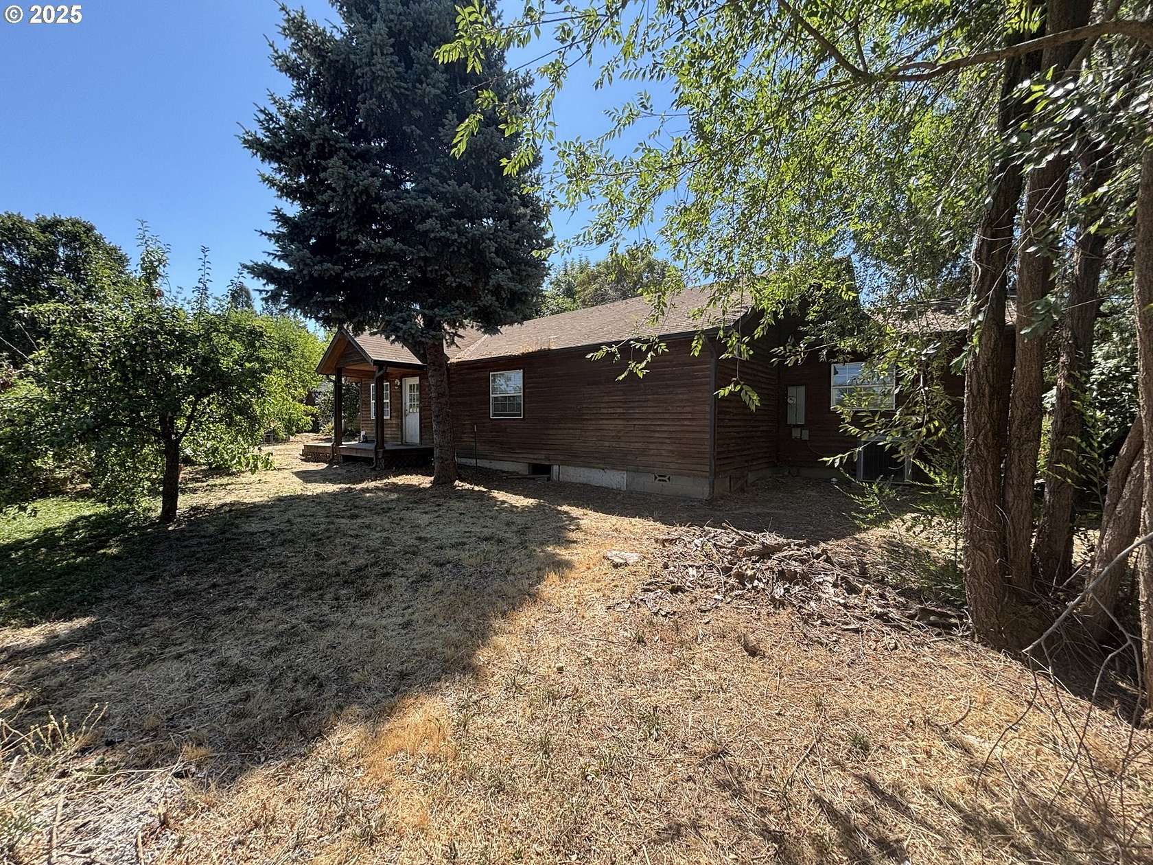 5 Acres of Land with Home for Sale in Grants Pass, Oregon