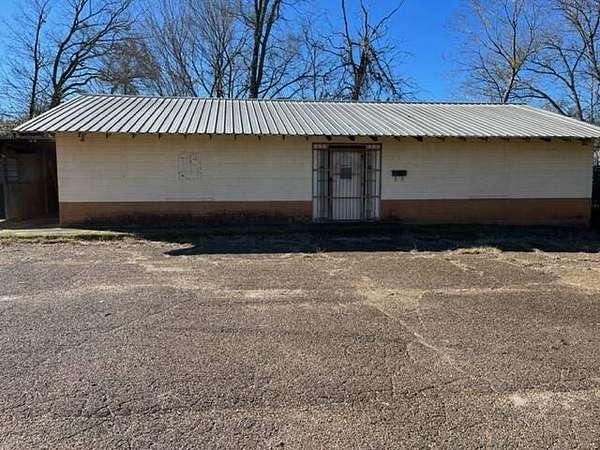 0.23 Acres of Commercial Land for Sale in Clarksville, Texas