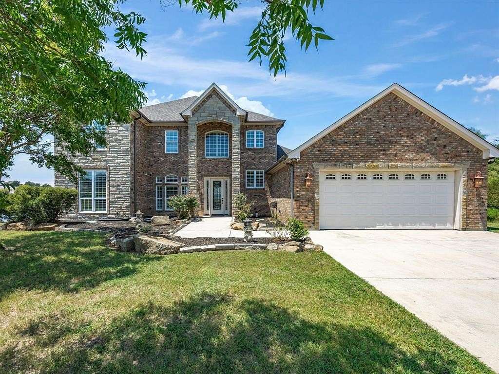 1.89 Acres of Residential Land with Home for Sale in Bridgeport, Texas