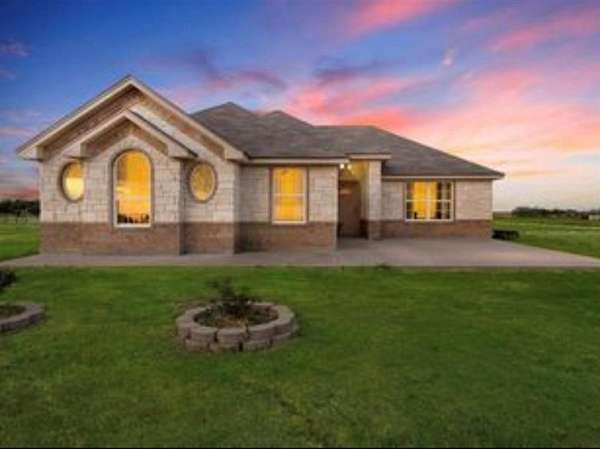 5.49 Acres of Residential Land with Home for Sale in Woodway, Texas