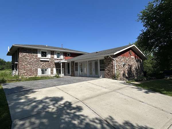 3.68 Acres of Residential Land with Home for Sale in South Elgin, Illinois