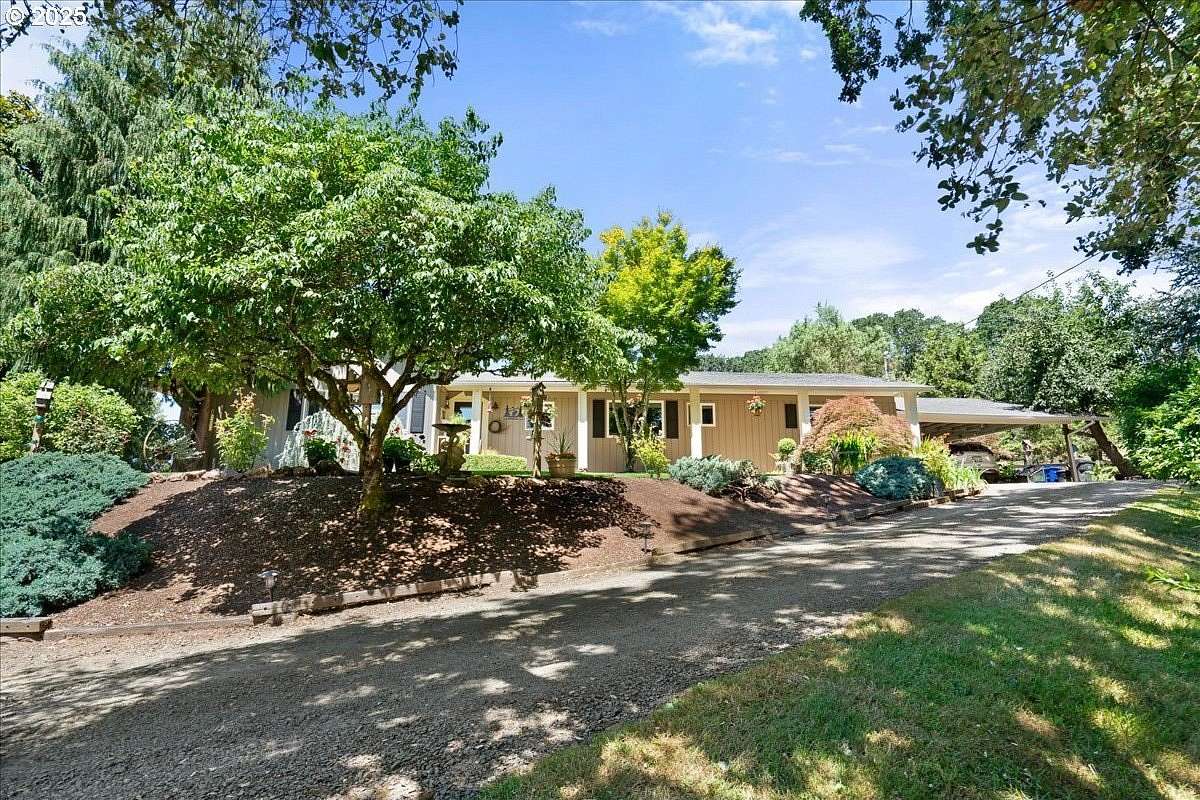 2.69 Acres of Residential Land with Home for Sale in Mulino, Oregon