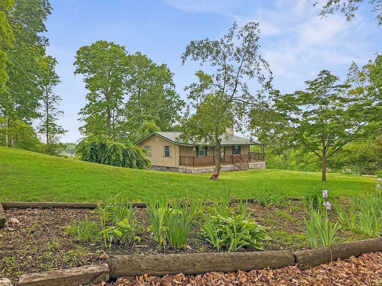 5.5 Acres of Residential Land with Home for Sale in Tazewell, Tennessee