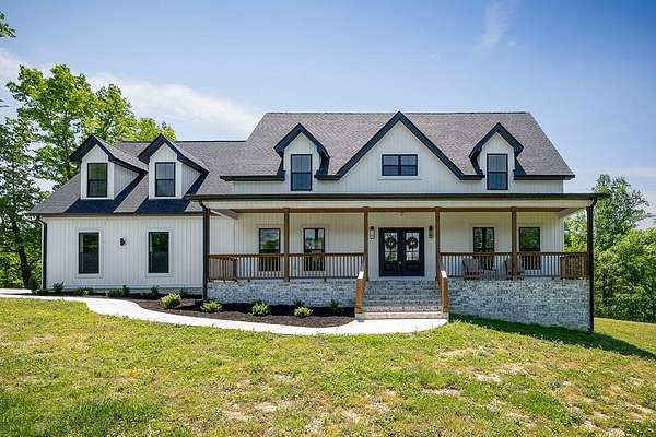 12.7 Acres of Land with Home for Sale in Baxter, Tennessee