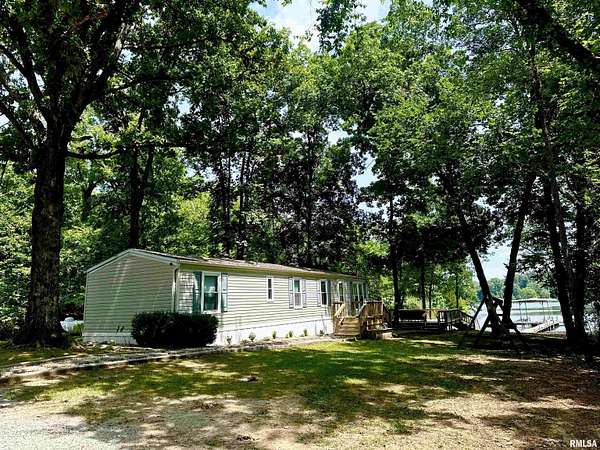 2.29 Acres of Residential Land with Home for Sale in Centralia, Illinois