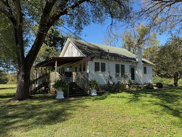 14.4 Acres of Land with Home for Sale in Fayetteville, Tennessee