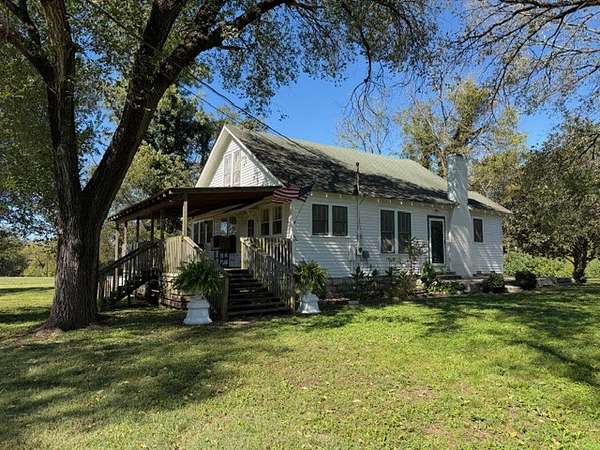 14.4 Acres of Land with Home for Sale in Fayetteville, Tennessee