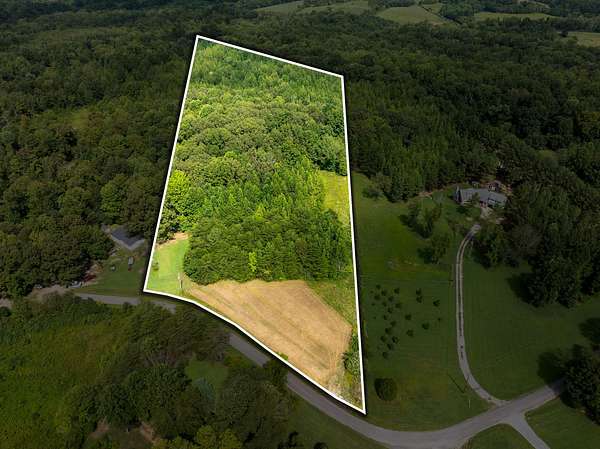 9.42 Acres of Residential Land for Sale in Chapmansboro, Tennessee