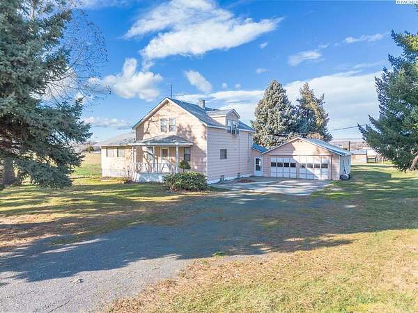 13.3 Acres of Land with Home for Sale in Prosser, Washington