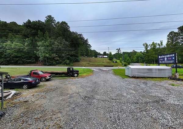 5 Acres of Improved Commercial Land for Sale in Cleveland, Georgia
