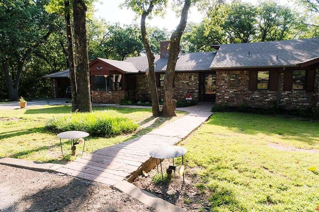 2.58 Acres of Residential Land with Home for Sale in Pauls Valley, Oklahoma