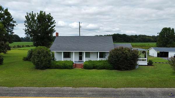 35.8 Acres of Agricultural Land with Home for Sale in Cochran, Georgia