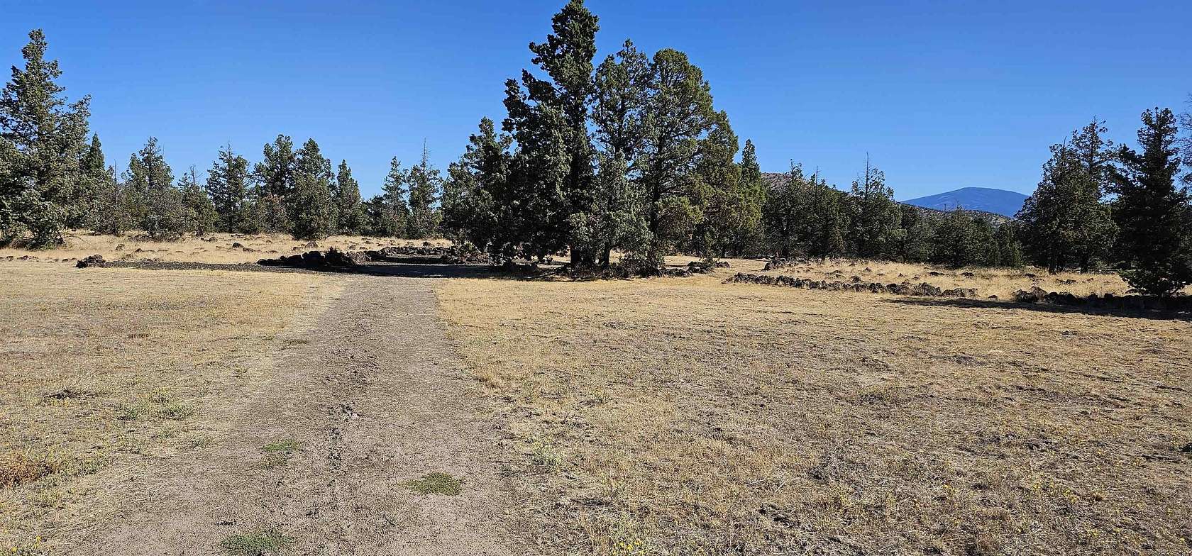 2.5 Acres of Residential Land for Sale in Montague, California