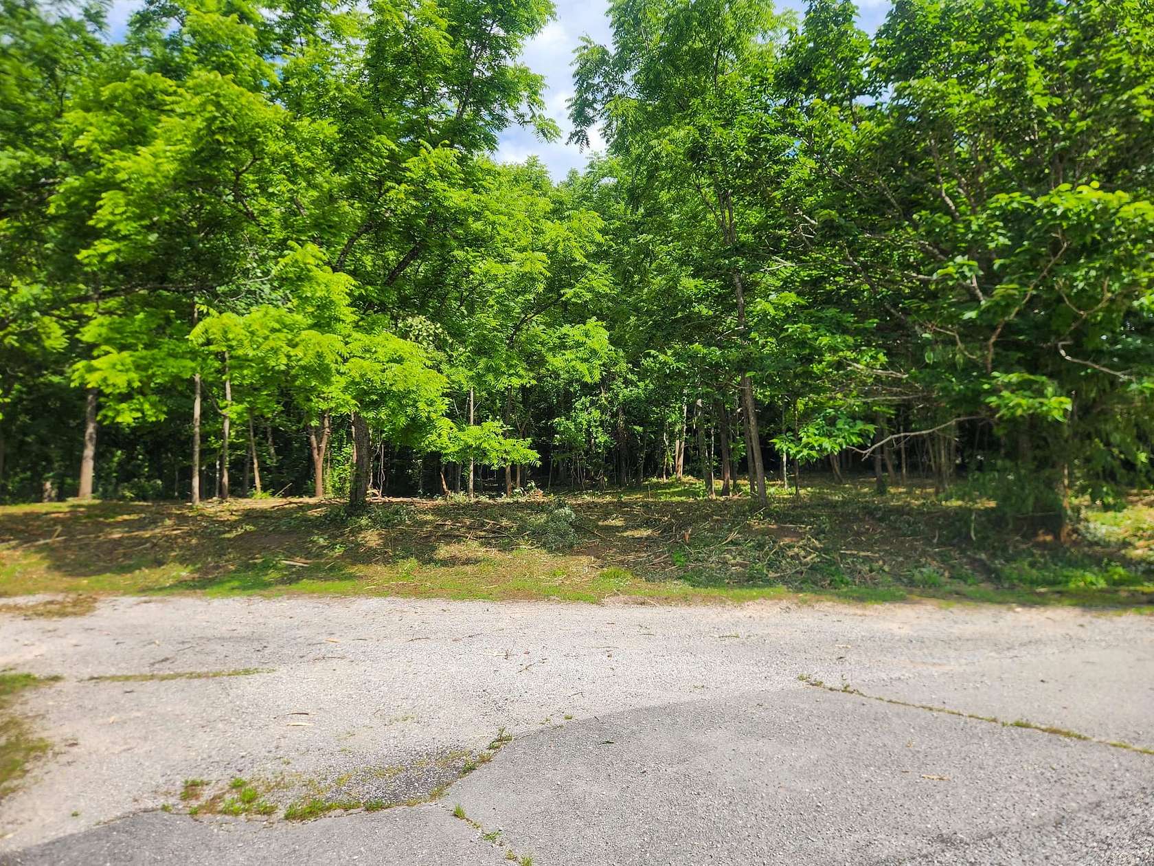 2.5 Acres of Land for Sale in Helenwood, Tennessee