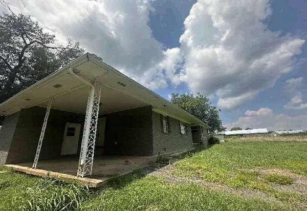 6 Acres of Residential Land with Home for Sale in Fyffe, Alabama