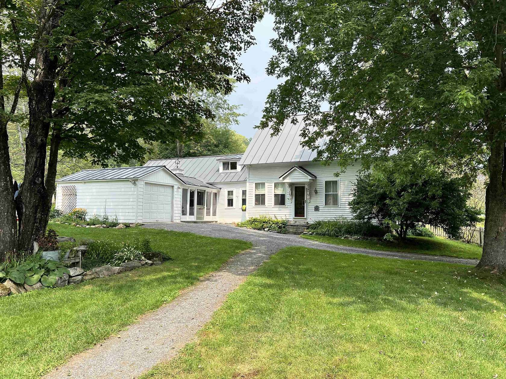 KM*♥︎´‐　0106 3.37 Acres of Residential Land with Home for Sale in Reading
