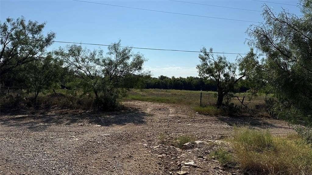 5 Acres of Land for Sale in Santa Anna, Texas