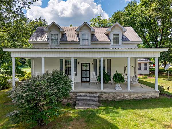 165 Acres of Land with Home for Sale in Fayetteville, Tennessee