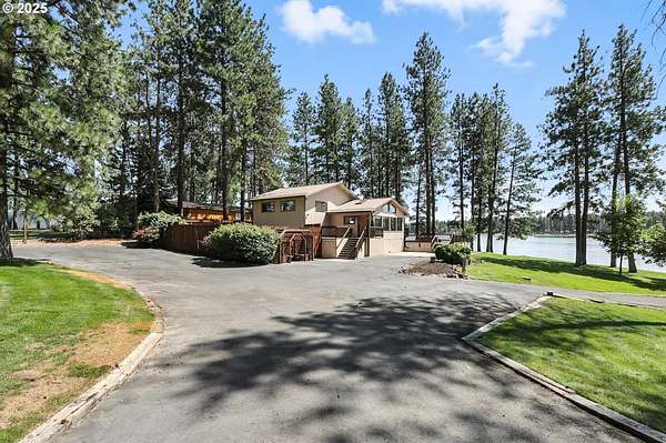 1.79 Acres of Land with Home for Sale in Pine Hollow, Oregon