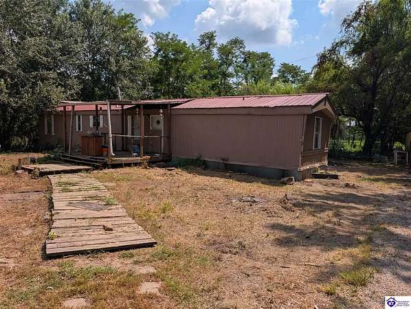 13.9 Acres of Land with Home for Sale in Garfield, Kentucky