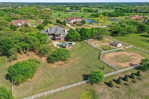 2.5 Acres of Residential Land with Home for Sale in Argyle, Texas