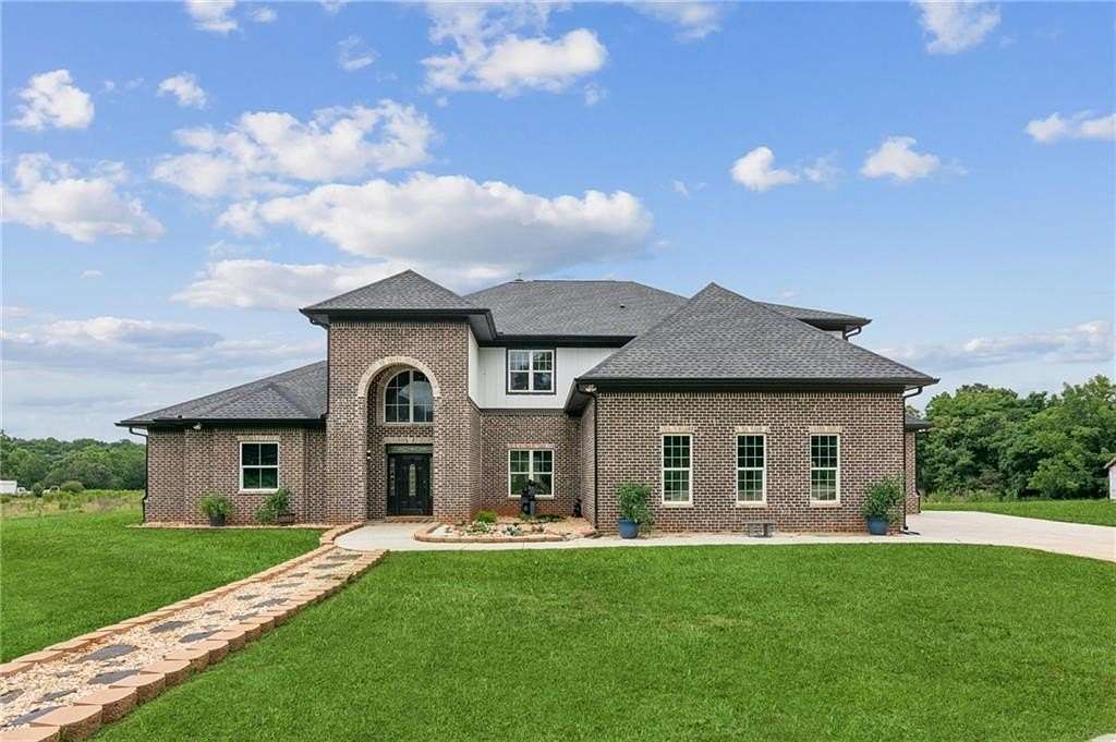 12 Acres of Land with Home for Sale in Maysville, Georgia