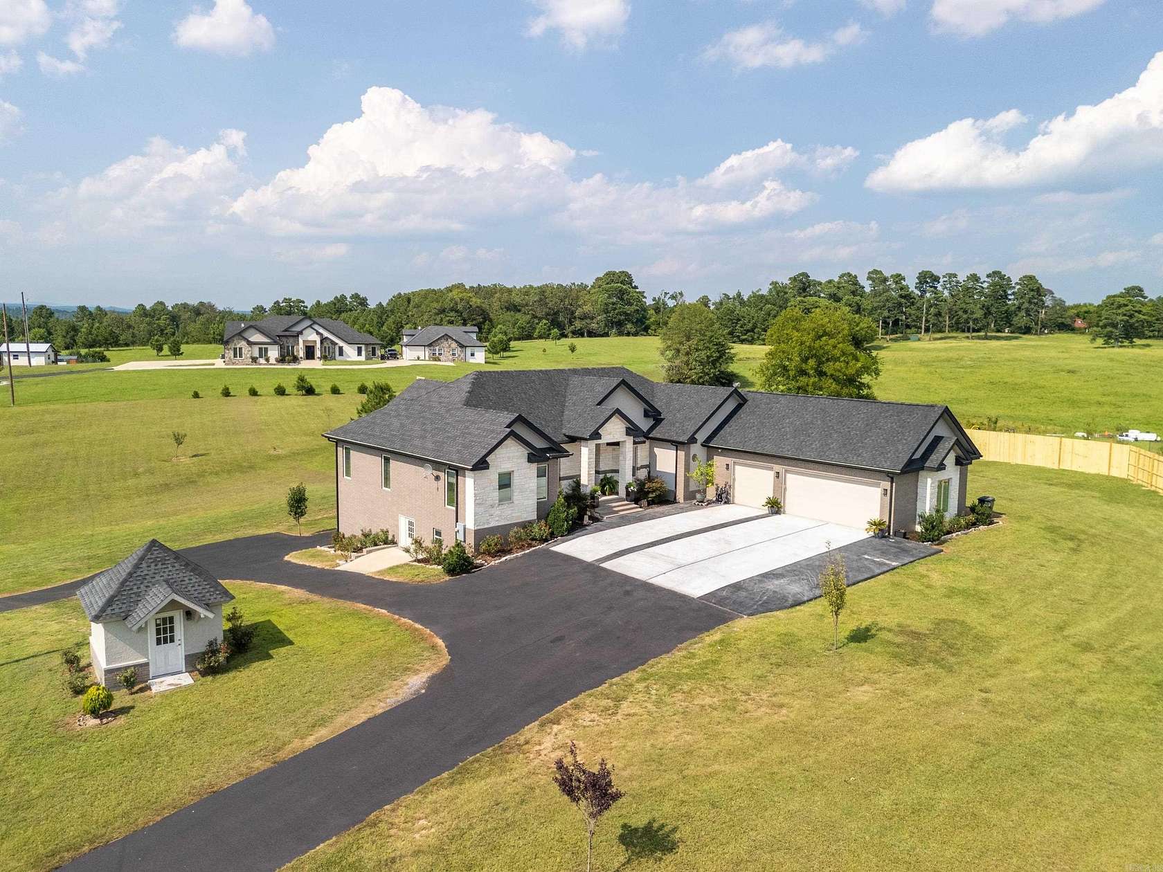 3 Acres of Residential Land with Home for Sale in Pearcy, Arkansas