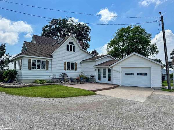 4.62 Acres of Residential Land with Home for Sale in Dumont, Iowa