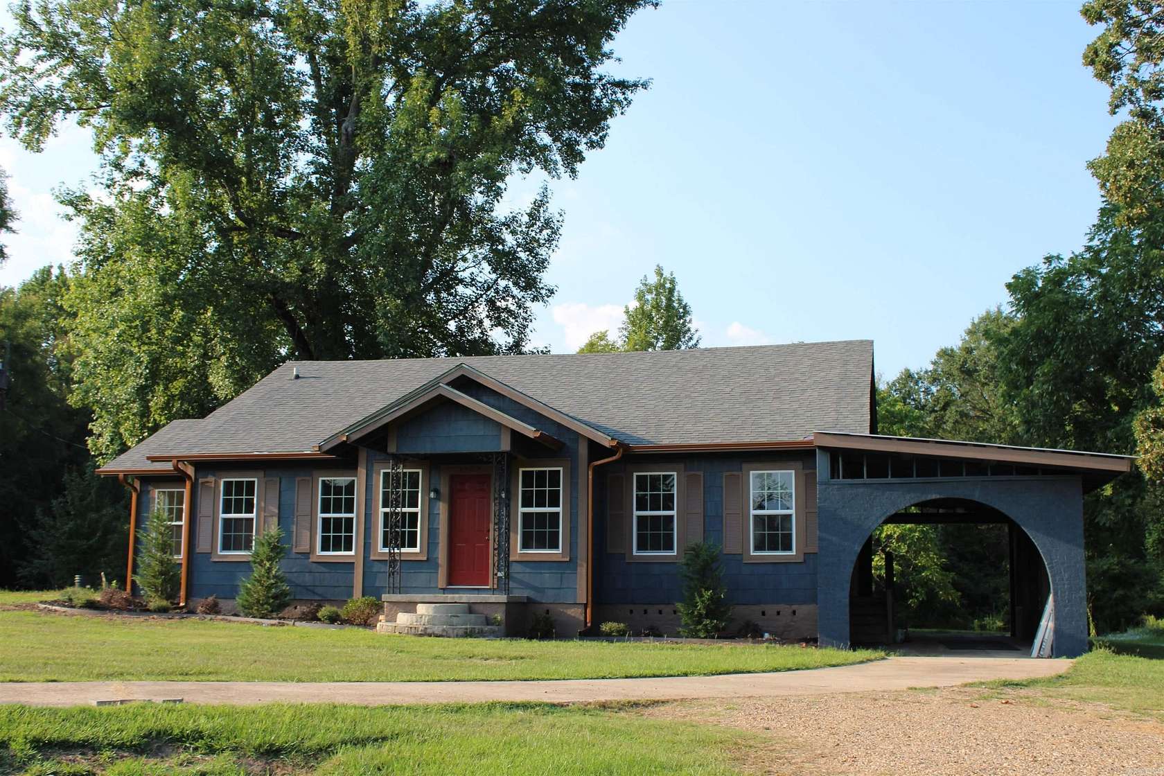 2.48 Acres of Residential Land with Home for Sale in Texarkana, Arkansas