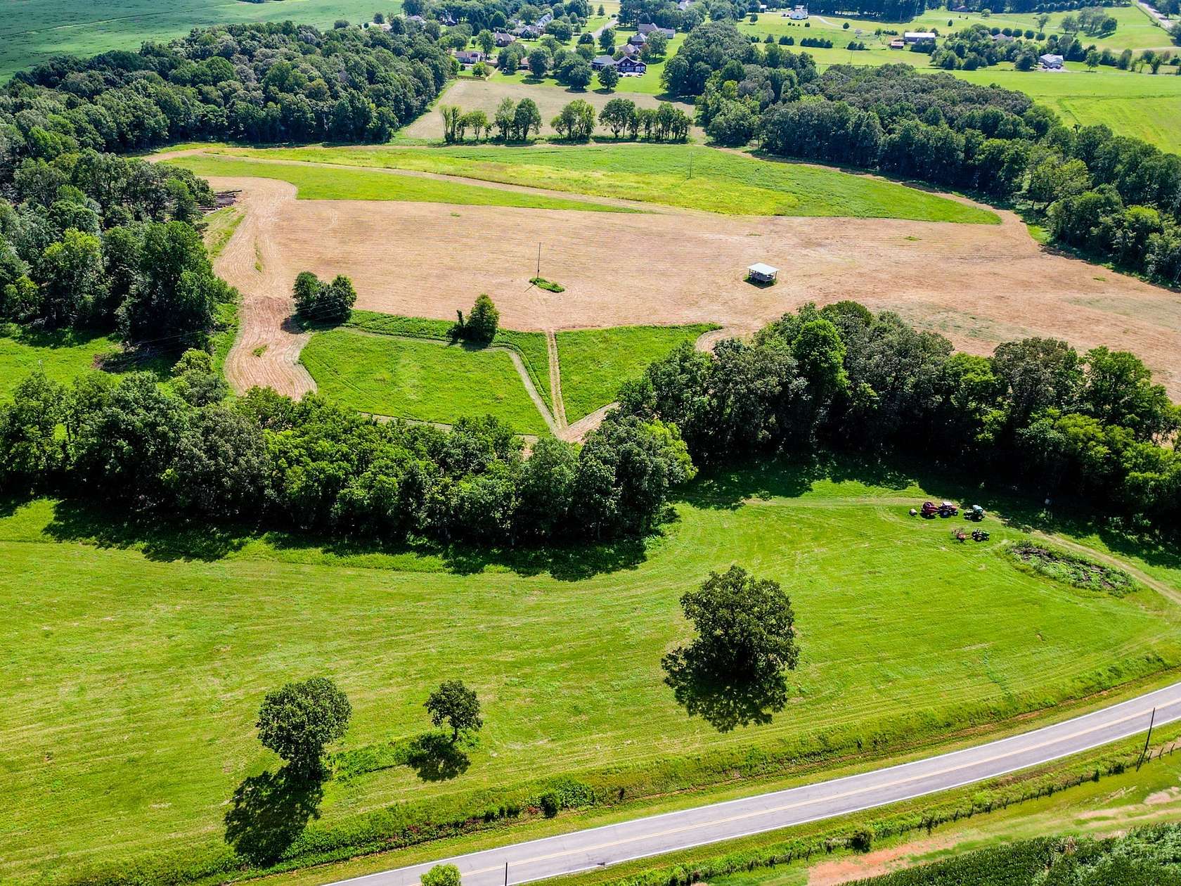 5 Acres of Residential Land for Sale in Springfield, Tennessee