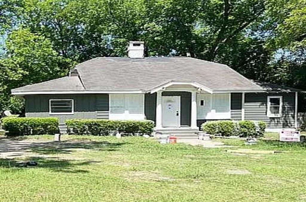 2 Acres of Residential Land with Home for Sale in Albany, Georgia