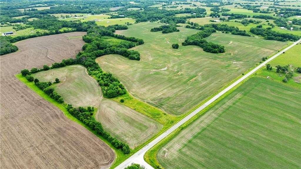 3 Acres of Residential Land for Sale in Garden City, Missouri